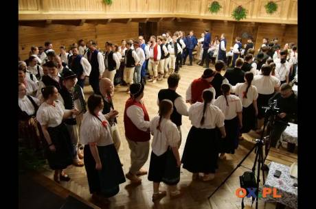 Zaolzie: Nasz bal - trzecia odsłona młodzieżowego balu  folklorystycznego.  foto MJ/OX.PL