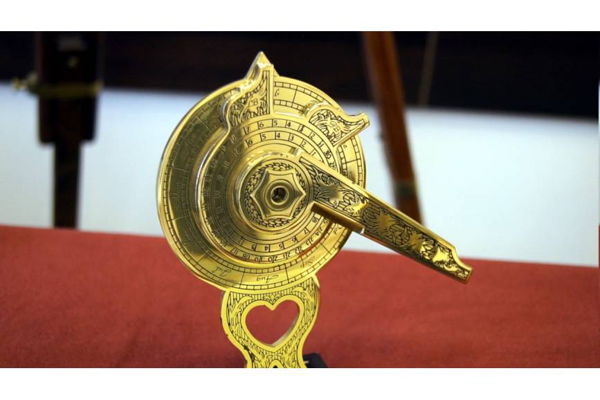 Zobacz jak działa astrolabium
